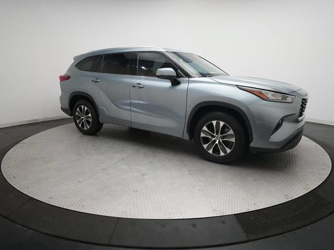 Used 2020 Toyota Highlander XLE FWD image 37