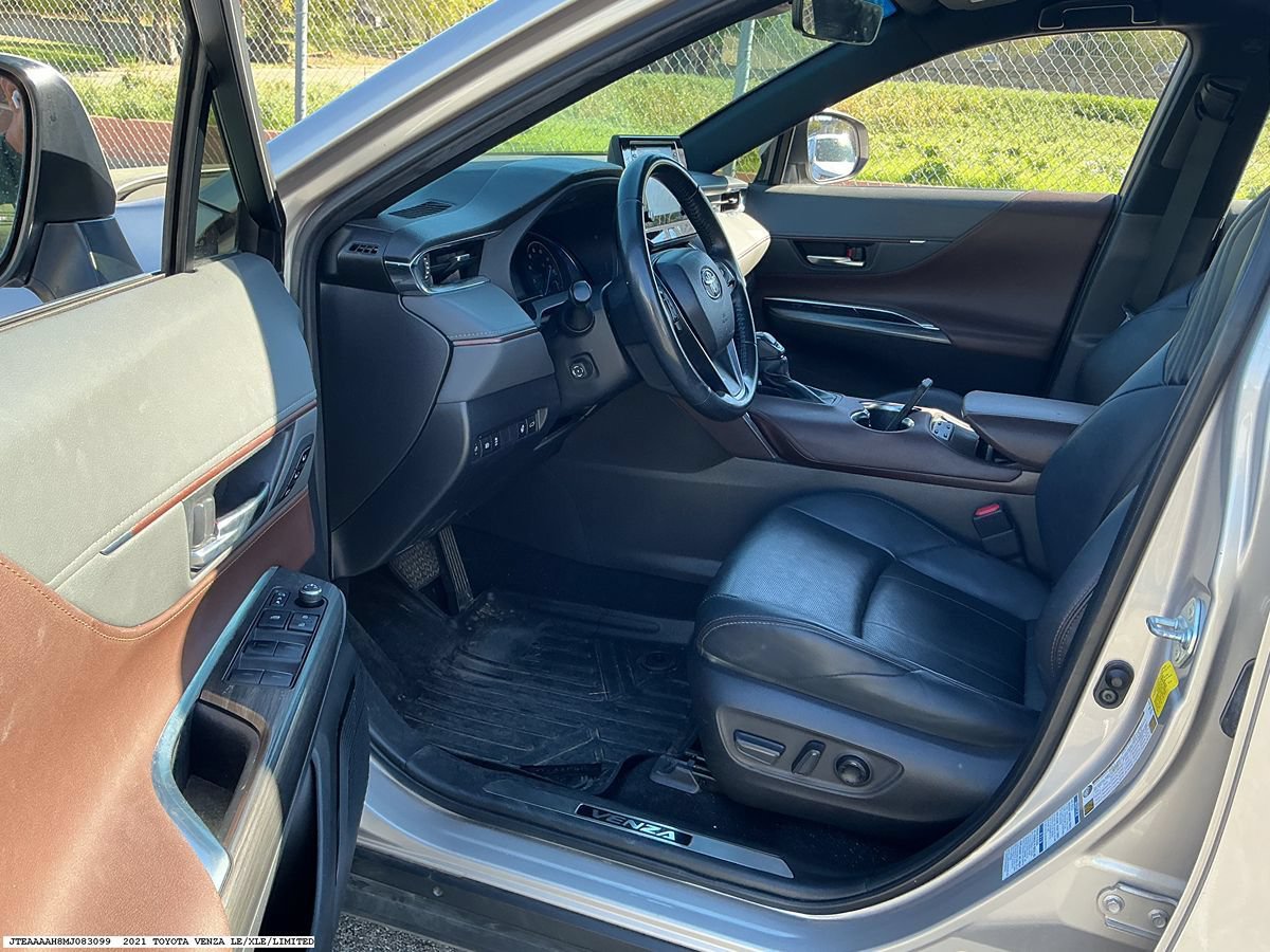 Used 2021 Toyota Venza XLE w/ Softex Package AWD/4WD image 8
