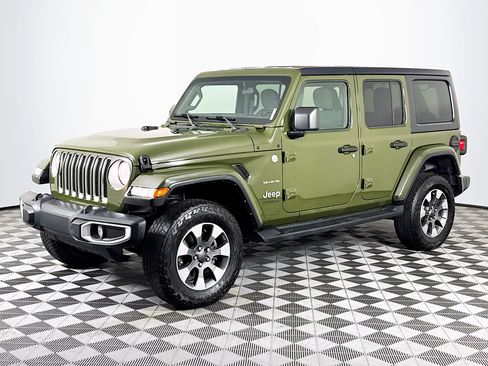 Used 2021 Jeep Wrangler Unlimited Sahara w/ Dual Top Group image 4
