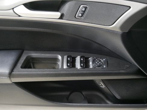 Used 2019 Ford Fusion SE image 19