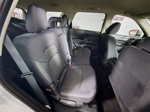 Certified 2024 Nissan Pathfinder SV image 32