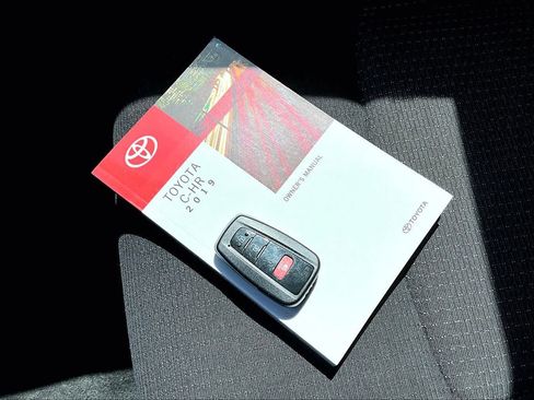 Used 2019 Toyota C-HR XLE image 15