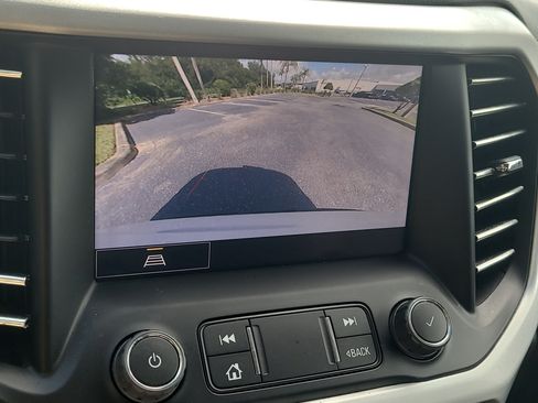 Used 2023 GMC Acadia SLE w/ Driver Convenience Package FWD image 25