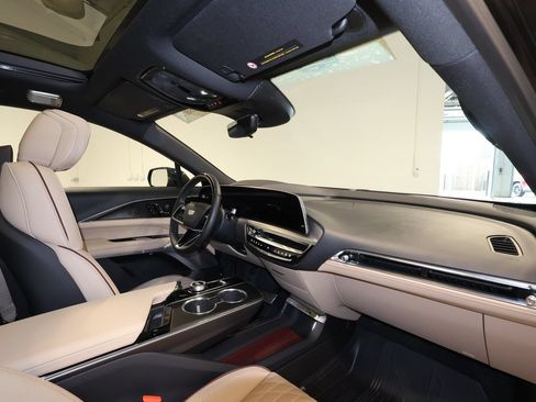 Certified 2026 Cadillac Lyriq Signature Luxury w/ Nappa Leather Package AWD/4WD image 27