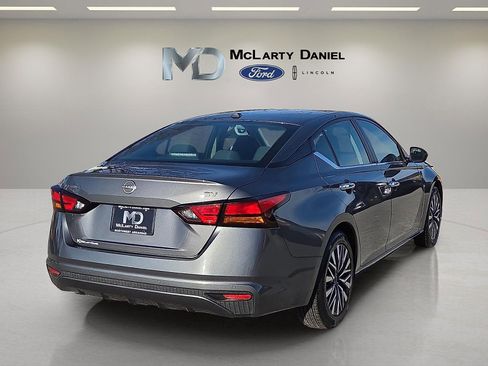 Used 2024 Nissan Altima 2.5 SV image 5