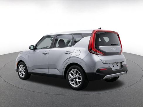 Used 2025 Kia Soul LX w/ LX Technology Package FWD image 7