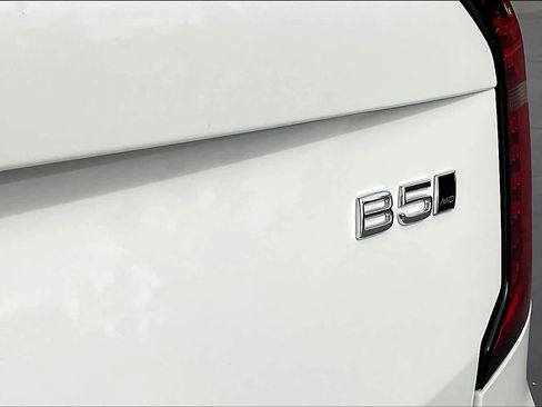 Used 2025 Volvo XC90 B5 Plus w/ Protection Package Premier image 11