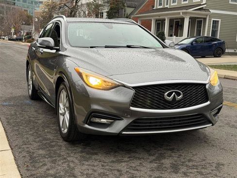 Used 2017 INFINITI QX30 Premium w/ Cargo Package image 4