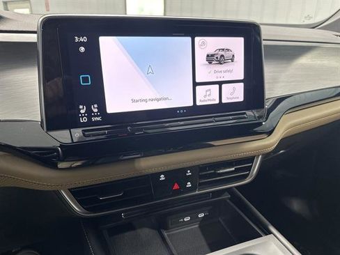 Certified 2024 Volkswagen Atlas Cross Sport SE image 22