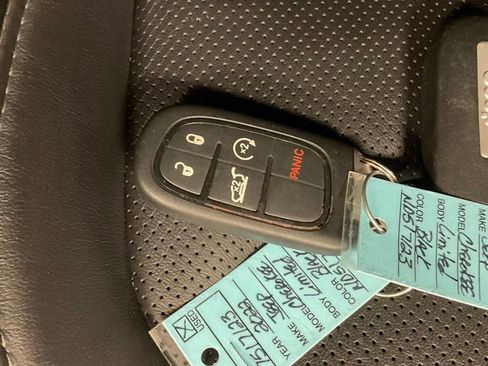 Used 2022 Jeep Cherokee Limited image 30