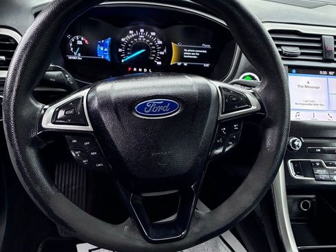 Used 2018 Ford Fusion SE w/ Fusion SE Technology Package FWD image 25