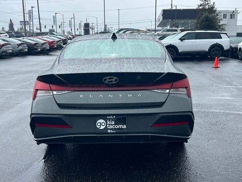 Used 2024 Hyundai Elantra SEL image 8