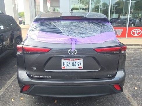 Used 2023 Toyota Highlander LE FWD image 7