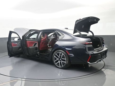 Used 2025 BMW 740i xDrive AWD/4WD image 84