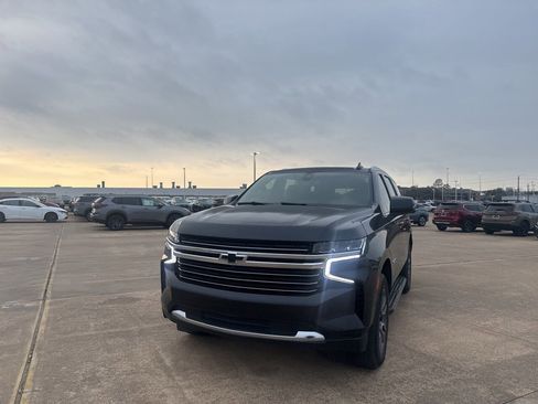 Used 2022 Chevrolet Tahoe LT w/ Luxury Package image 6