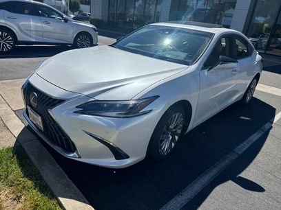 Used 2023 Lexus ES 300h w/ Accessory Package (Z1)