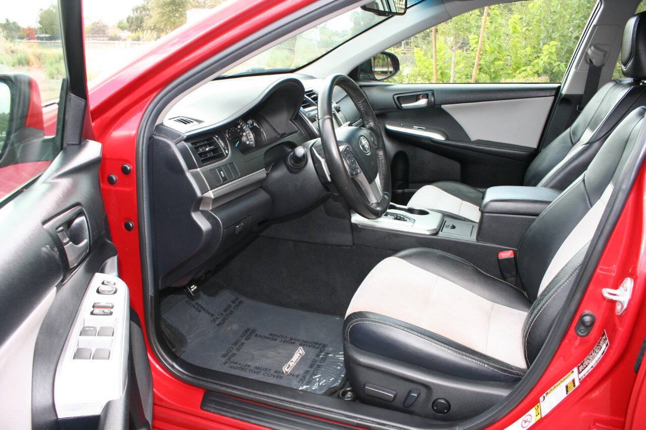 Used 2012 Toyota Camry SE w/ Leather Pkg FWD image 11