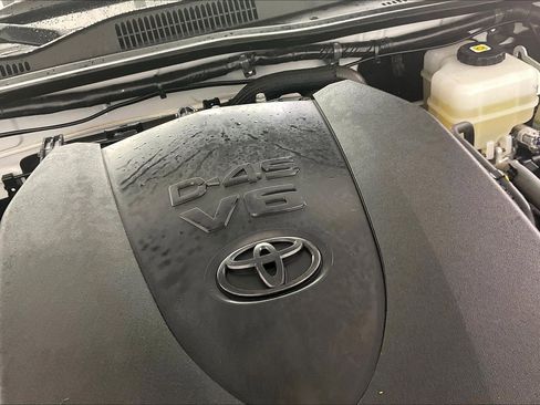 Used 2021 Toyota Tacoma TRD Off-Road w/ Technology Package AWD/4WD image 32