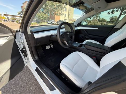 Used 2022 Tesla Model 3 Performance image 8