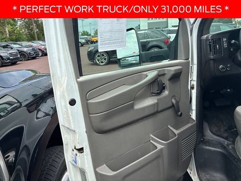 Used 2009 Chevrolet Express 3500 RWD image 12