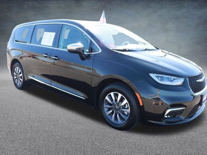 Used 2023 Chrysler Pacifica Limited