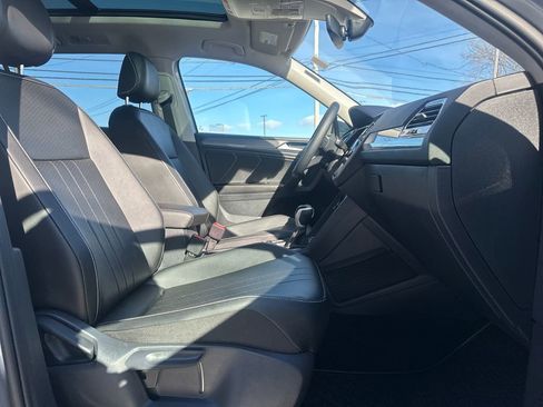 Certified 2023 Volkswagen Tiguan SE w/ Panoramic Sunroof Package image 15