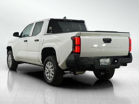 Used 2025 Toyota Tacoma SR image 3