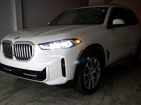 Used 2025 BMW X5 xDrive40i w/ Climate Comfort Package AWD/4WD image 39