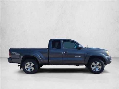 Used 2011 Toyota Tacoma 4x4 Access Cab V6 w/ TRD Sport Pkg image 4