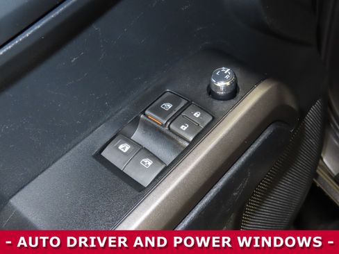 Used 2018 Toyota Tacoma SR5 image 7