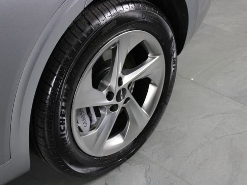 Used 2026 Genesis GV70 2.5T Advanced image 10