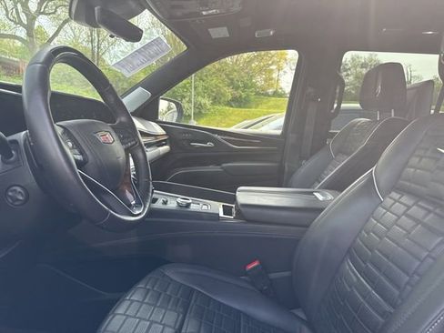 Used 2023 Cadillac Escalade Sport Platinum w/ LPO, ONYX Package image 14