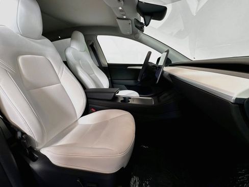 Used 2025 Tesla Model Y Long Range RWD image 26