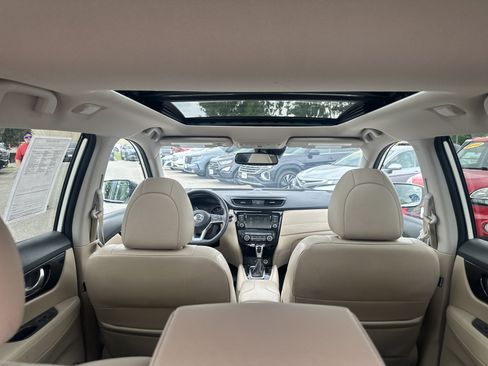 Used 2019 Nissan Rogue SL w/ Premium Package AWD/4WD image 13