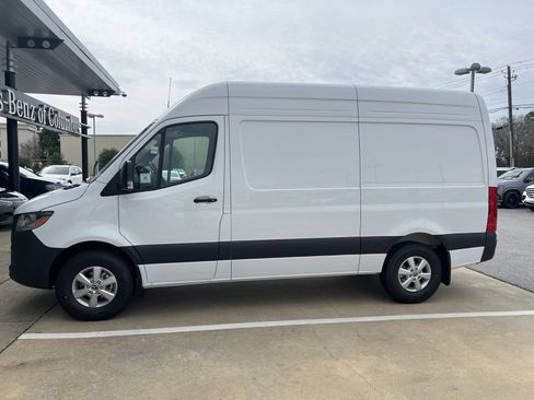 Used 2024 Mercedes-Benz Sprinter 2500 image 3