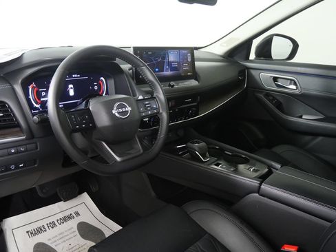 Used 2025 Nissan Rogue Platinum w/ Tech Package FWD image 13