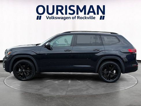 Used 2023 Volkswagen Atlas SEL R-Line AWD/4WD image 3
