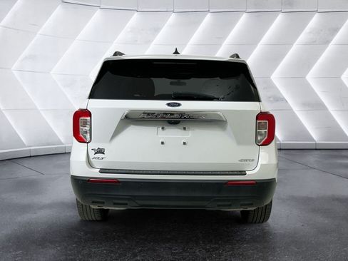 Used 2023 Ford Explorer XLT AWD/4WD image 5