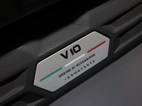 Used 2020 Lamborghini Huracan EVO image 20