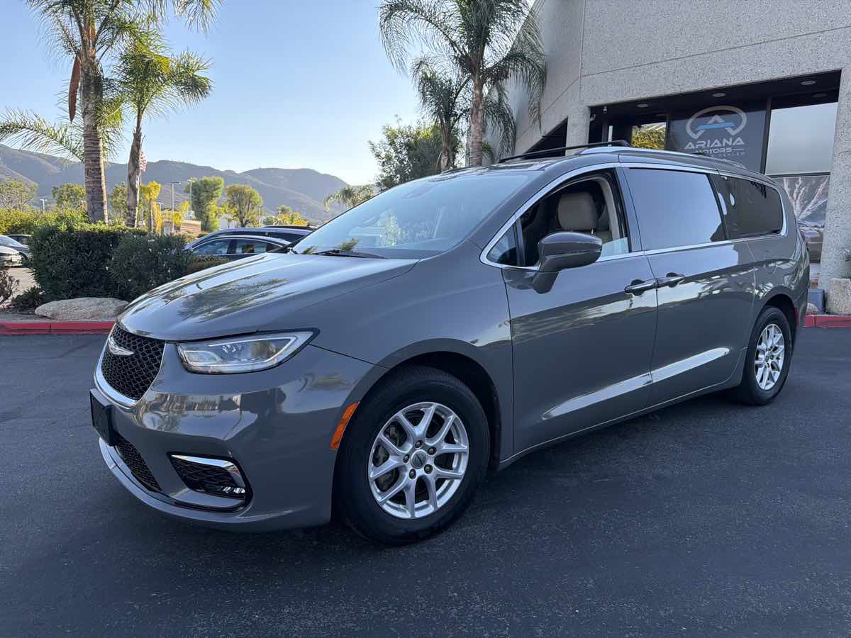 Used 2021 Chrysler Pacifica Touring-L FWD image 6