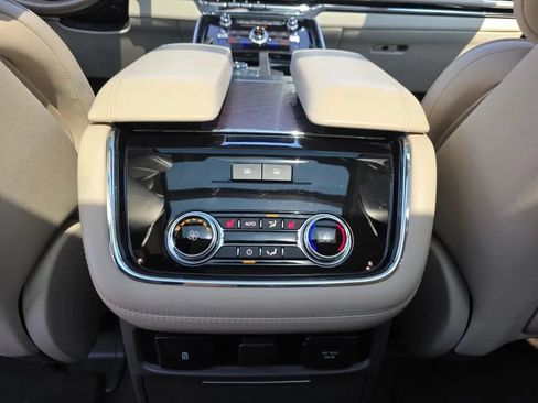 Used 2018 Lincoln Navigator Reserve w/ Technology Package AWD/4WD image 46