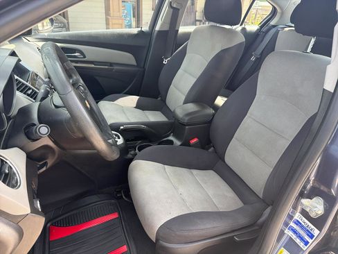 Used 2014 Chevrolet Cruze LS FWD image 10