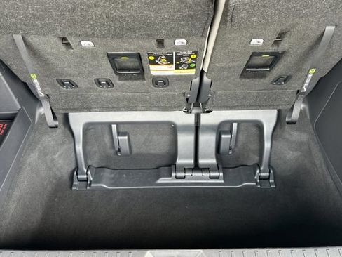 Used 2026 Toyota Sienna XLE FWD image 20