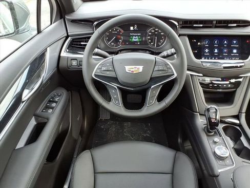 New 2025 Cadillac XT5 Premium Luxury image 17