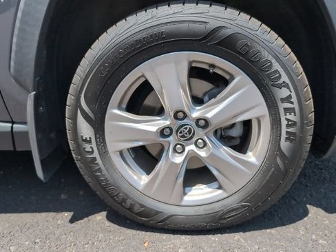 Used 2023 Toyota RAV4 XLE w/ Convenience Package AWD/4WD image 7