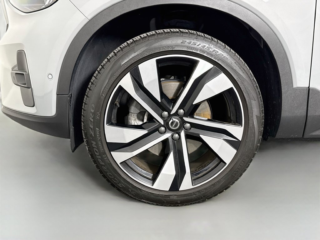 Used 2025 Volvo XC40 B5 Plus w/ Climate Package AWD/4WD image 31
