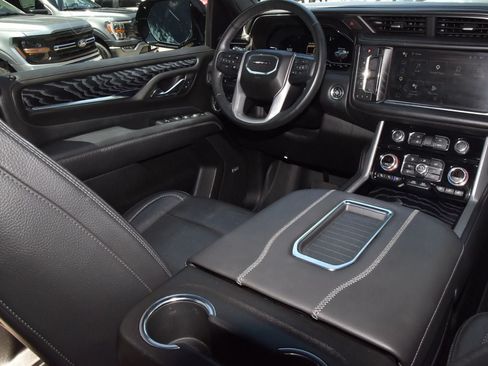 Used 2023 GMC Yukon Denali w/ LPO, Floor Liner Package AWD/4WD image 16