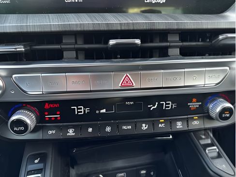 Used 2024 Kia Telluride SX w/ Towing Package image 23