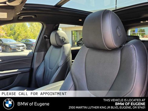 Used 2022 BMW X7 xDrive40i w/ M Sport Package AWD/4WD image 25