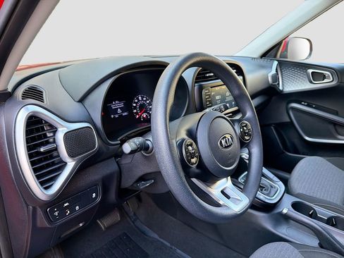 Used 2020 Kia Soul S FWD image 7